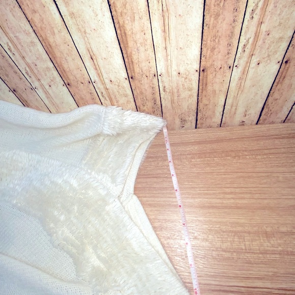 Sophia Max one size fits all Cream Color Pullover Shaw. - Picture 2 of 5